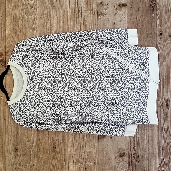 White Snow Leopard Size Medium Long Sleeve Tunic with Asymmetrical Zipper - Picture 1 of 5